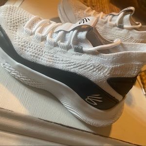 Steph Curry ball shoes youth 4.5